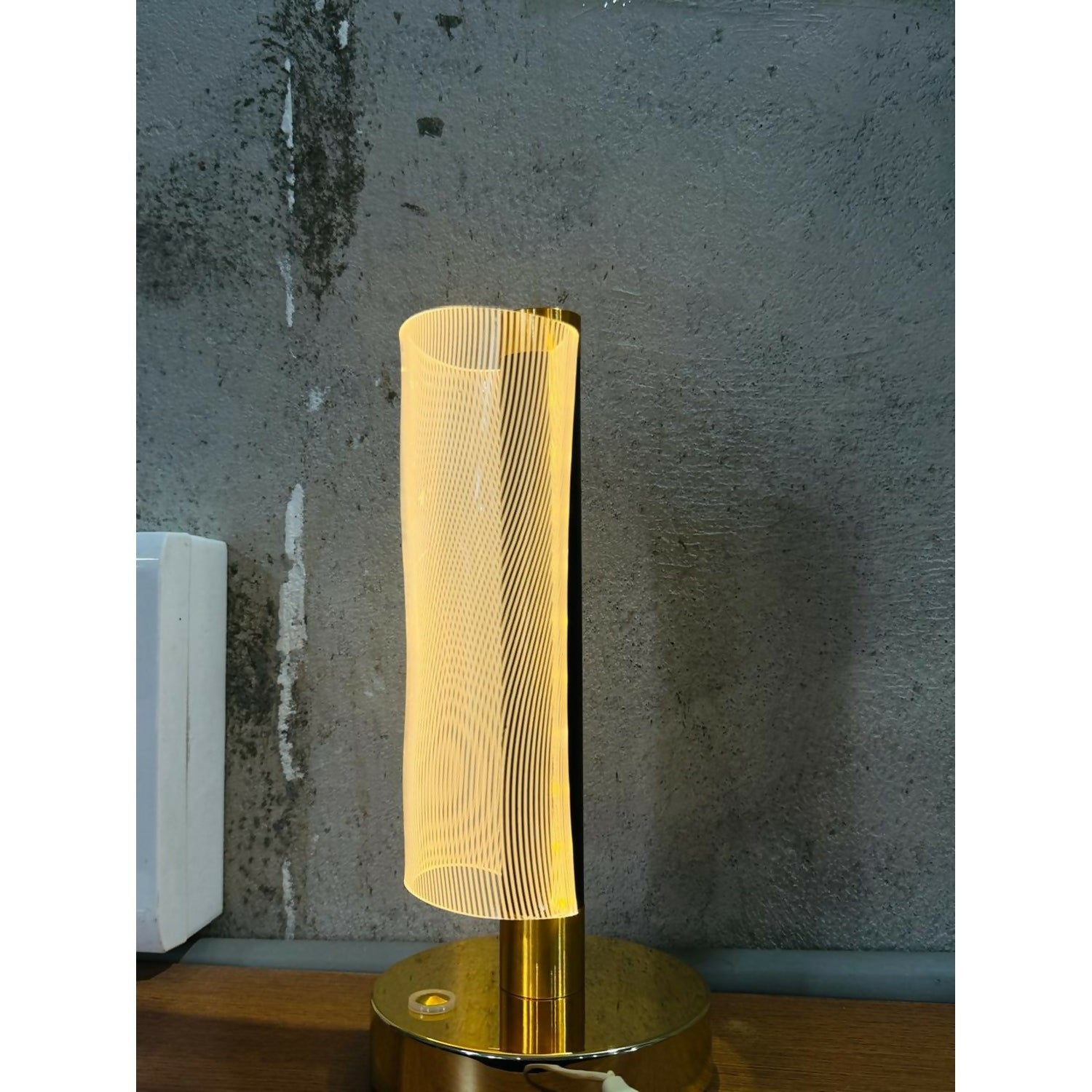 3D Illusion LED Vase Shape Decorative Table Lamp with Touch Control